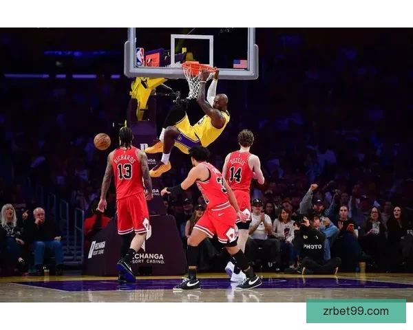 詹姆斯展现无私风采助攻十次球队力争常规赛强势收官