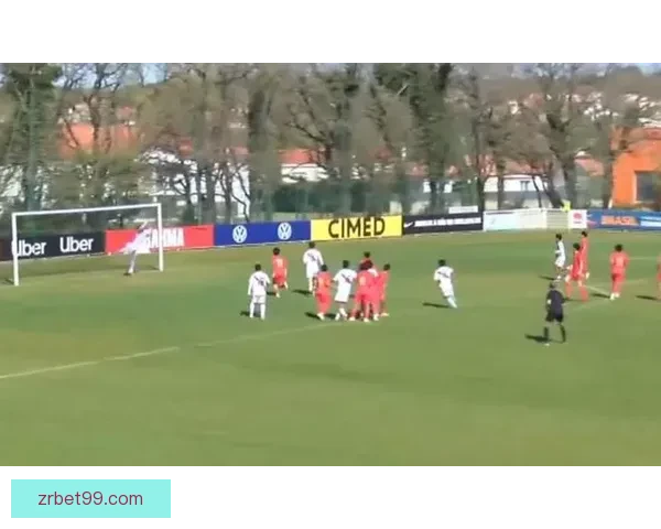 张亦弛多次神勇扑救国少小组三战全负仅差一球惜败科特迪瓦