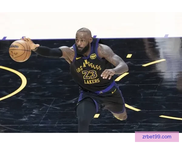 詹姆斯展现无私风采助攻十次球队力争常规赛强势收官